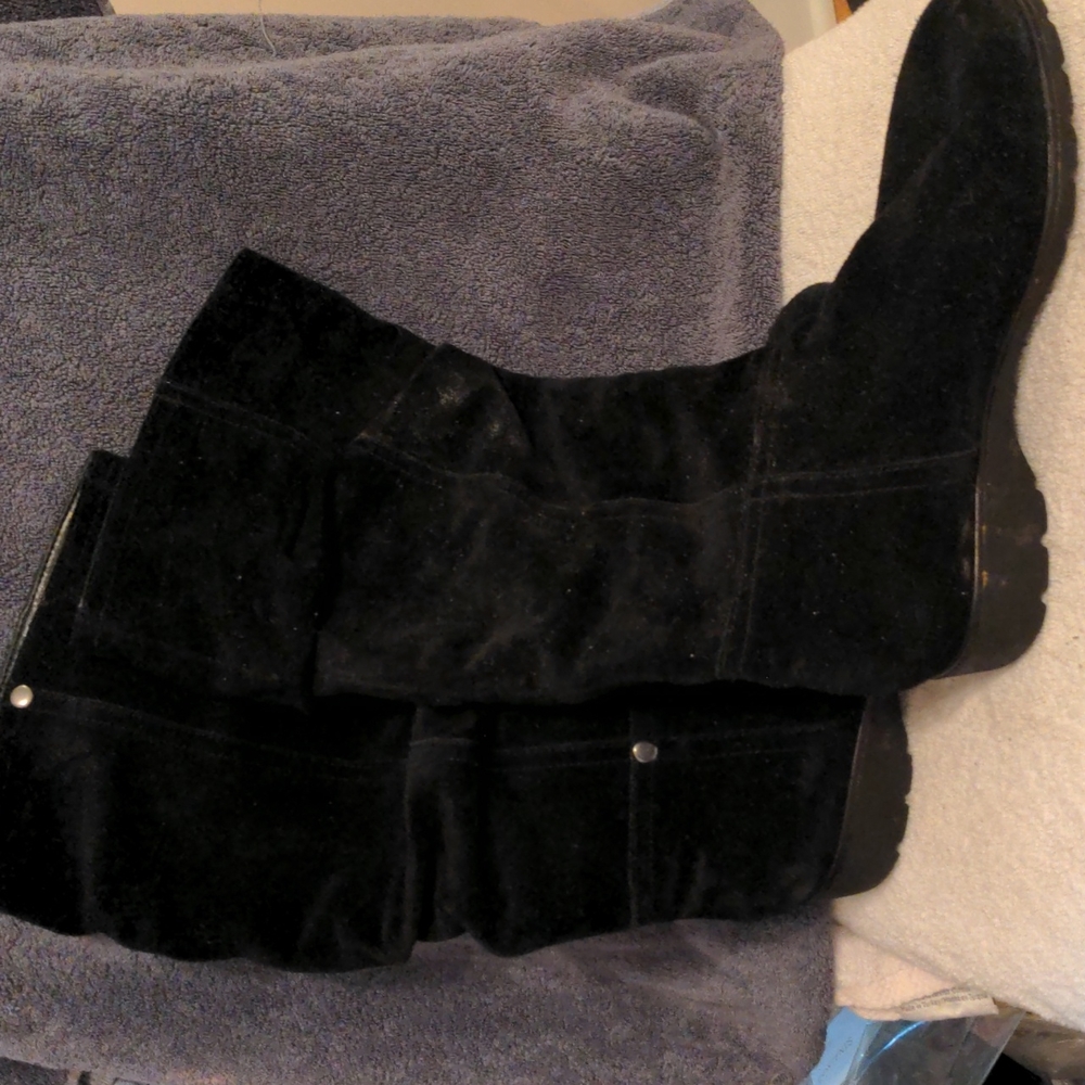 Black boots size 8